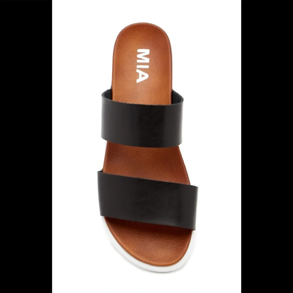 MIA NWOT Saige Platform Slide Sandal